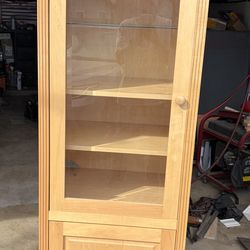 Single pier tower Maple wood