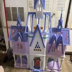 Dollhouse with Accessories 