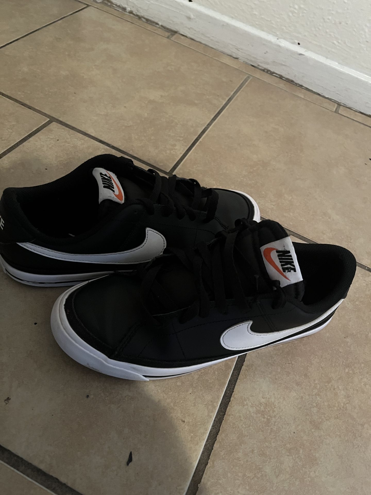 Nike Court Legacy