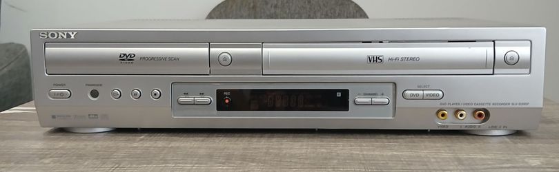 Sony VCR DVD VHS Combo Player Recorder. SLV-D300P. No Remote. Tested.