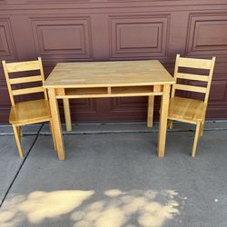 Kids table and chairs