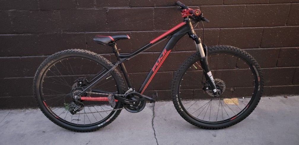 2018 Fuji Nevada 29 ,17 Inch Frame Mountain/XC Bike w