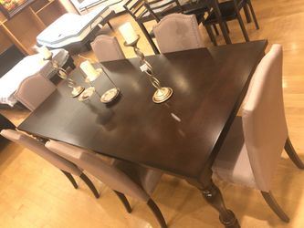 Dining table with extent ion leaf with 6 chairs