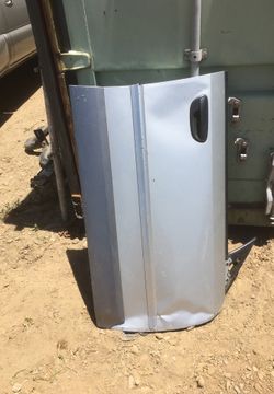 2006 Subaru Outback door only