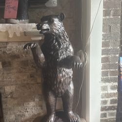 Bear Staute