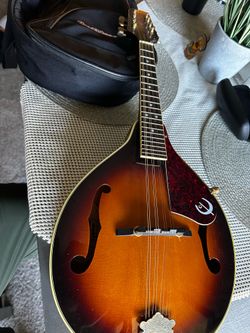 Epiphone MM-30/AS Mandolin with Road Runner Gig Bag – Excellent Condition