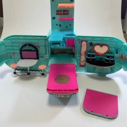 LOL Surprise OMG 2 in 1 glamper camper doll playset van
