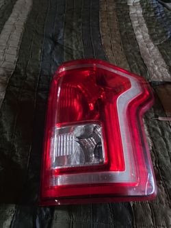 Right tail light