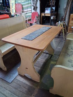 Cute vintage dinette breakfast nook .