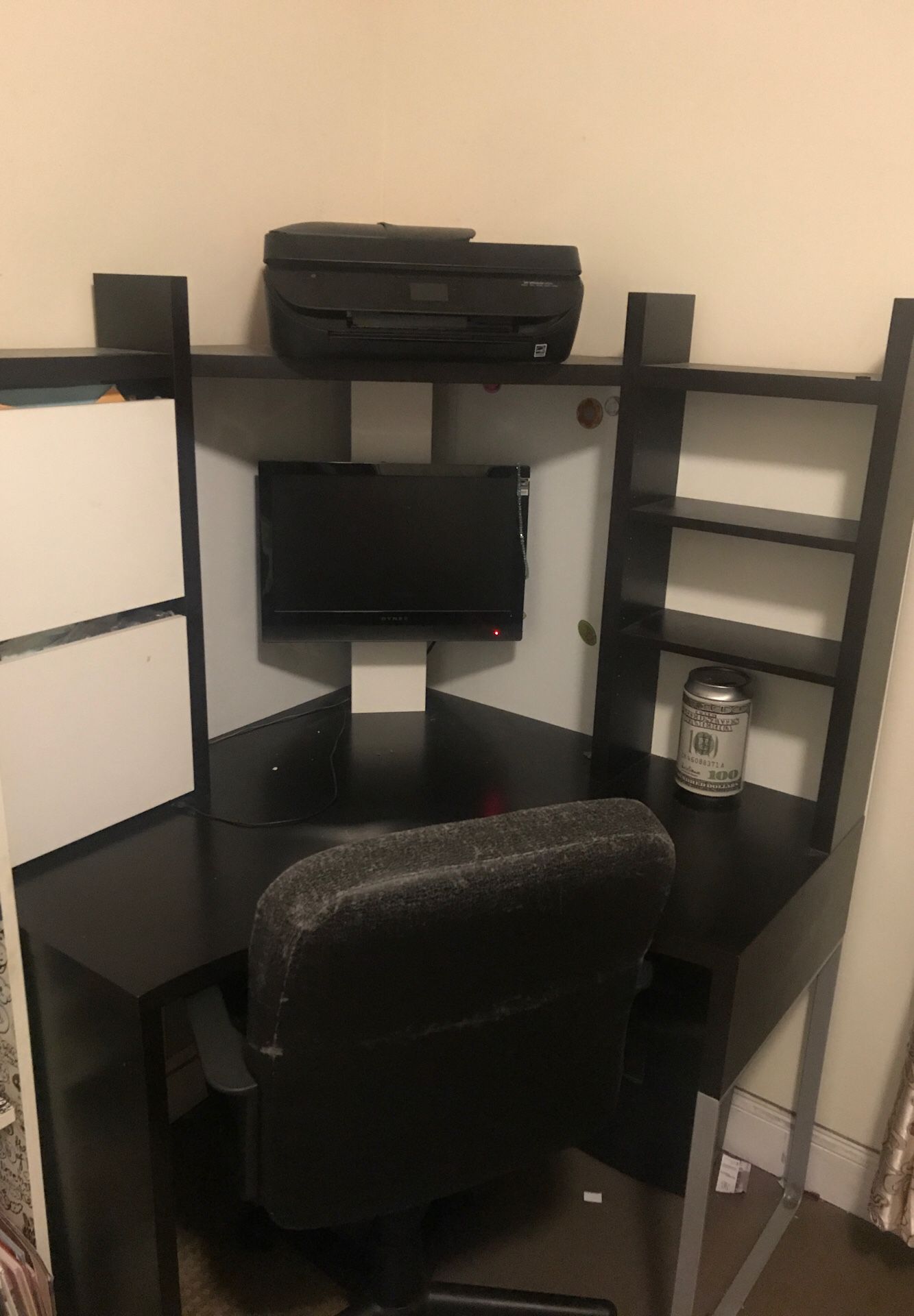 Corner computer desk with Chair