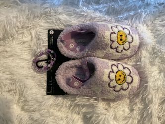 9/10 Nicole Miller slippers