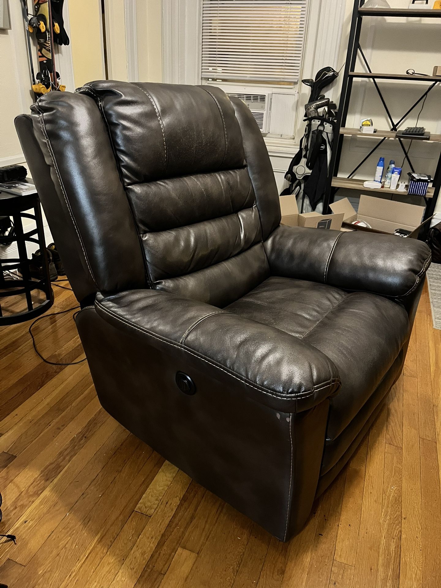 $150 - GREAT CONDITION Electric Leather Recliner