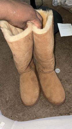 Womens ugg boots size 8