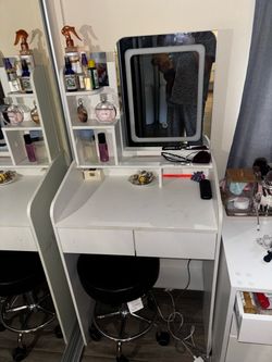 Vanity desk