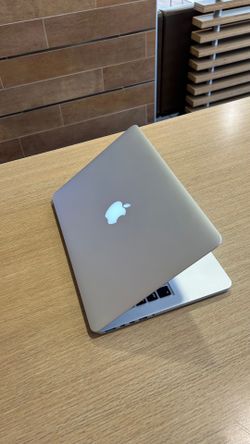 Apple MacBook Pro 13” Retina i5/8GB/256GB SSD $180