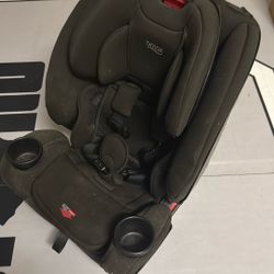 Britax Car Seat Baby For All Ages .. Can Adjust As Baby Grows 