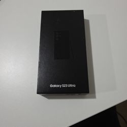 Samsung Galaxy S23 ULTRA used as new in detail, the screen has a shock but does not affect the operation of the phone. 