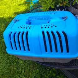 Small Gray N Blue Pete Crate. Never Used. Made In italy