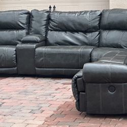 SECTIONAL COUCH POWER RECLINER GREAT CONDITION DELIVERY AVAILABLE 