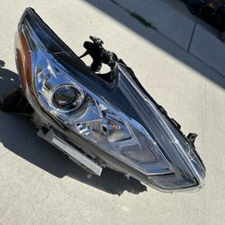 New Nissan Altima Passenger Headlight 16-18