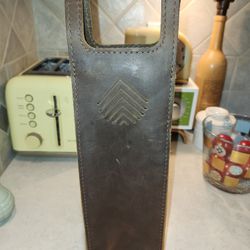 New Leather Goods Wine Tote w Snap Carrying Handles 