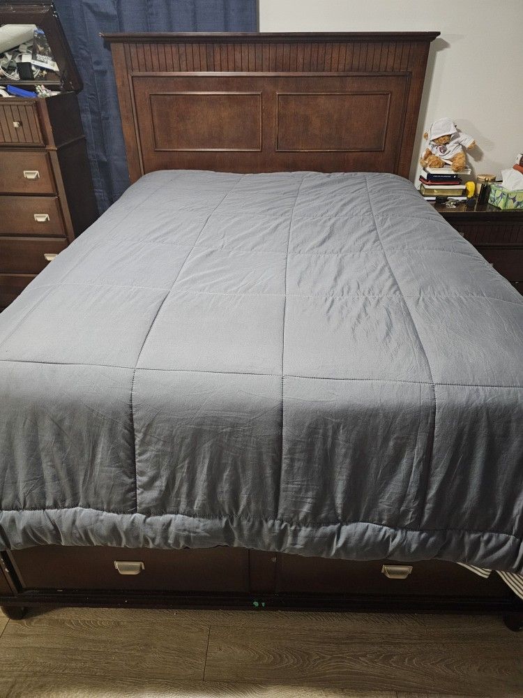 Queen Size Bedframe (Mattress Included)