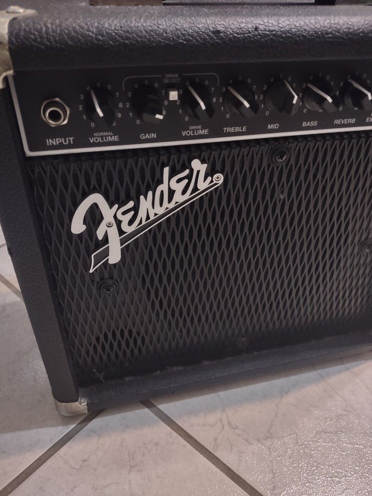 FENDER FRONTMAN REVERB AMP