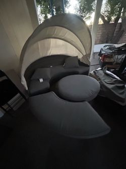 Outdoor Round Daybed with Canopy