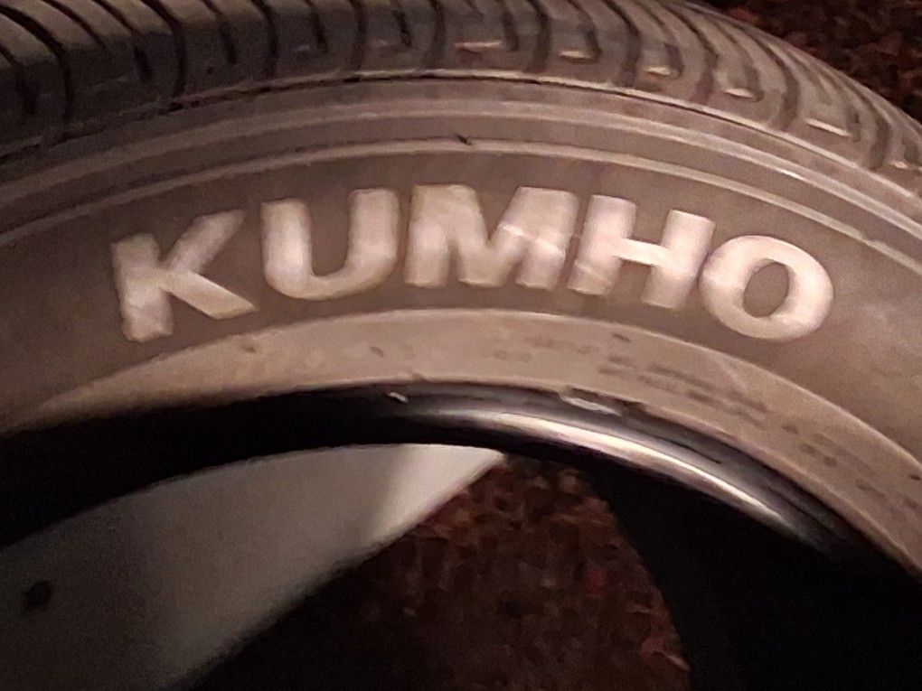 205/55/R16. KUMHO SOLUS TA31 TIRE PAIR (2)