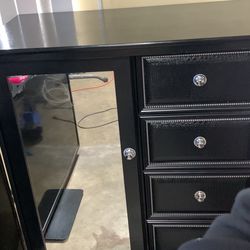 Dresser With Mirror And Shelves 