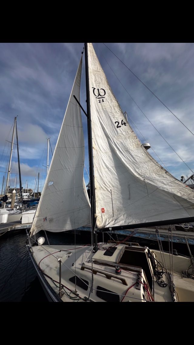 22’ Racing Sailboat