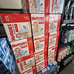 Huggies Simply Clean Baby Wipes 704 Count 