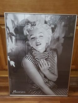 Marilyn monroe picture with frame