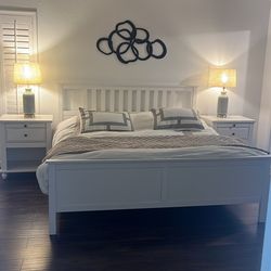 King wood bed frame +night stands and lamps