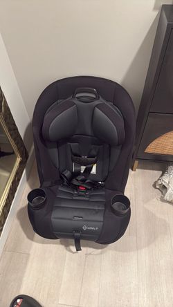 BRAND NEW BABY CAR SEAT