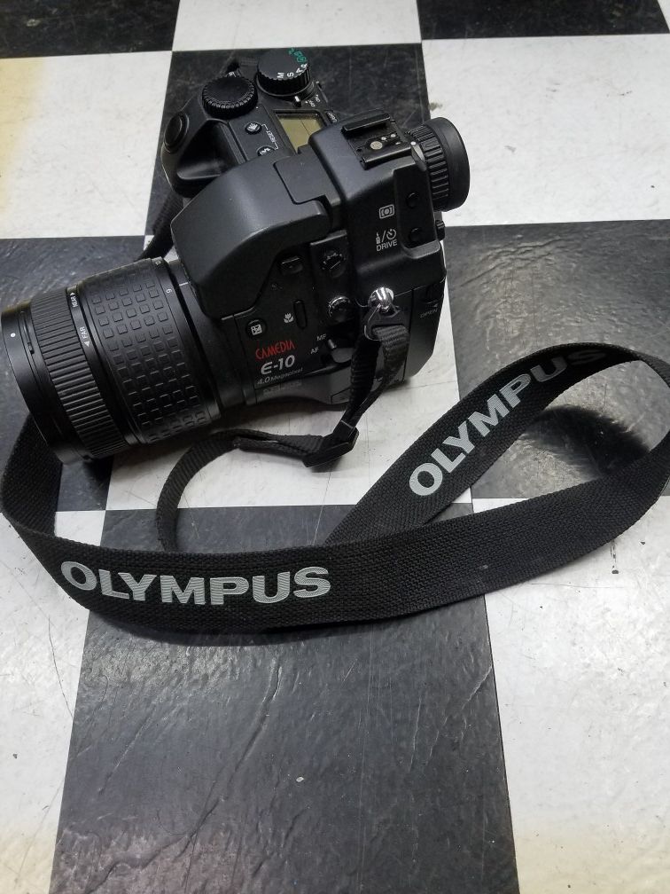 OLYMPUS CAMERA CAMEDIA E-10 4.0 MEGAPIXEL ED LENS AF ZOOM 9-36 mm 1:2-2.4