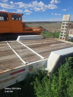 2009 drake equipment trailer