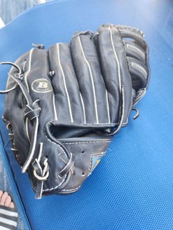 Softball glove