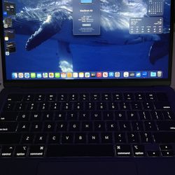 MacBook Air (2022) 13-inch - Apple M2 8-core and 8-core GPU - 8GB RAM - SSD 256GB