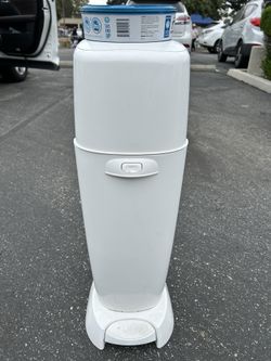 Diaper Genie Diaper Pail With 4 Refills