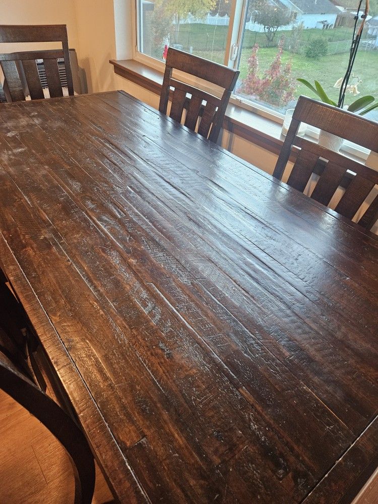 Solid Wood Dinning Table W/5 Chairs Free
