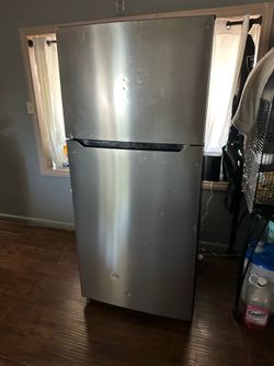 Insignia refrigerator
