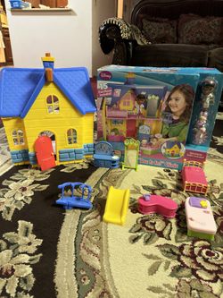 Disney Doc McStuffins Clinic Playhouse (All Toys and Items Included)