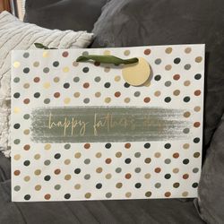 BRAND NEW MEDIUM GIFT BAG 