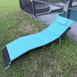 Pool Lounge Chairs 