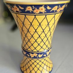 VINTAGE Vase 7"H Diameter 5"