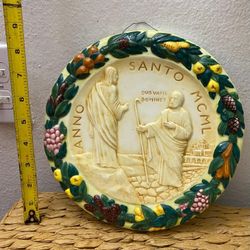 PLATO ANTIGUO DE PORCELANAS A RELIEVE 