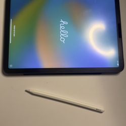 iPad Air (5th Gen) W/ Apple Pencil (2nd Gen)