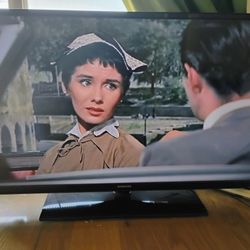 Samsung 50 Inches Smart TV With Remote 