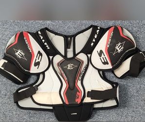 Hockey Chest Pad Youth Large.
Preowned, used in spring season for couple months.